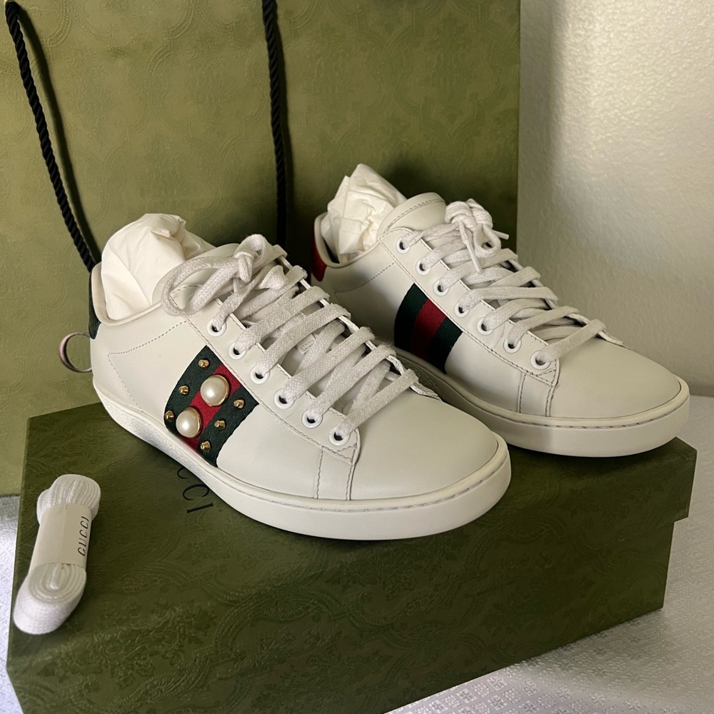 Gucci Ivory Sneakers with Crimson and Emerald Details